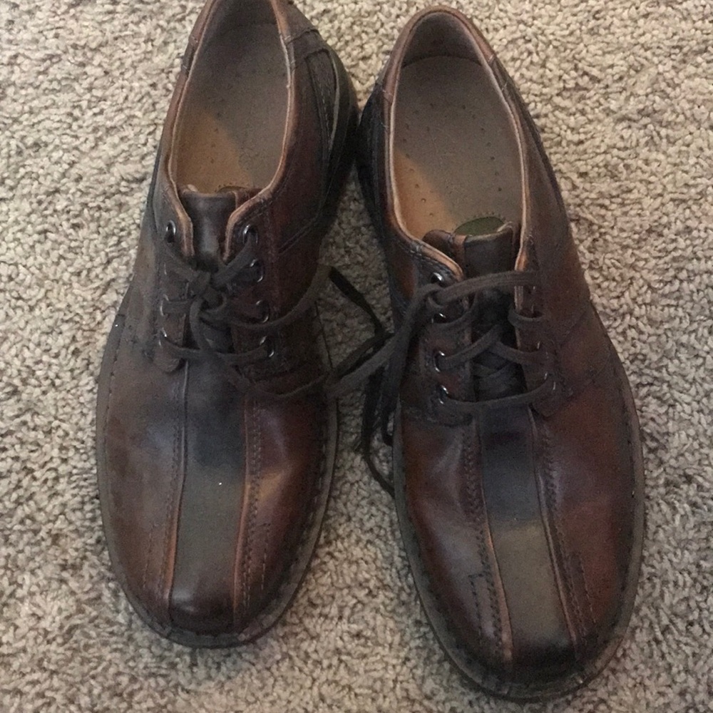 Clark’s men’s brown dress shoes